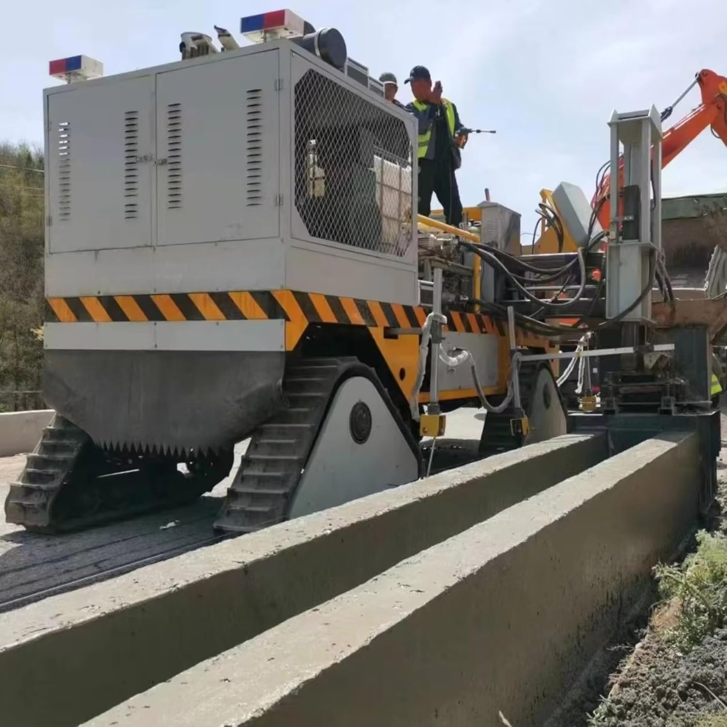 buy slipform curb paving machine,stringless curb and gutter machine,GPS ready concrete curb machine,automatic curb paver pros cons,should I buy a slipform curb paver,heavy duty curb construction equipment unboxing and complete package contents