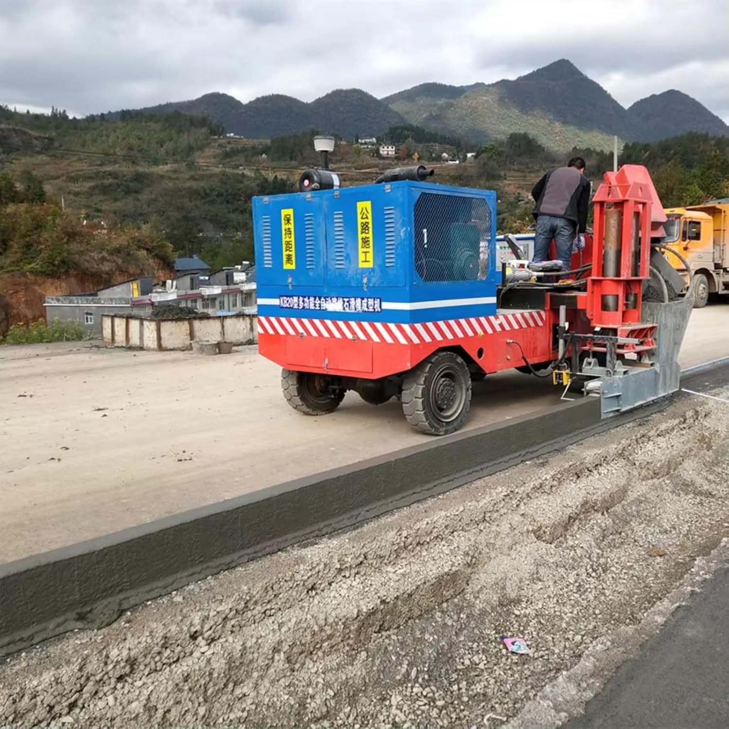 semi-automatic concrete slipform curb machine,should I buy concrete slipform curb machine,concrete slipform curb machine vs traditional curb building,best road kerb maker for highway paving,concrete slipform curb machine pros cons,concrete slipform curb machine worth buying unboxing and complete package contents